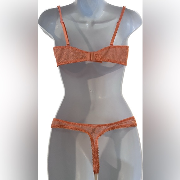 NWT B.Tempted Lace Bra and Thong set 36DD Bra and Medium Thong in bright Coral - Picture 3 of 14